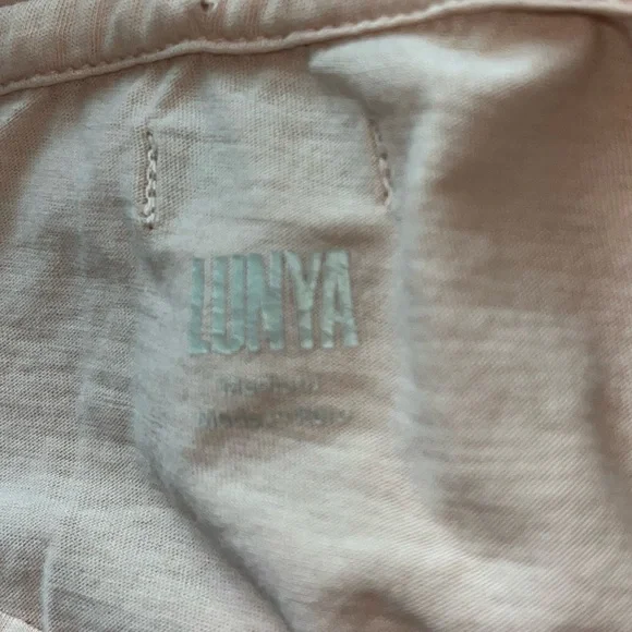 Lunya Organic Pima Long Sleeve Tee in Dulcet pink size medium - Picture 5 of 11